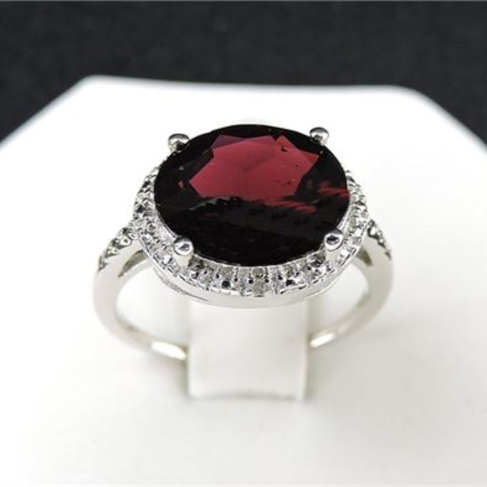 925 Silver Garnet & Diamond Ring
